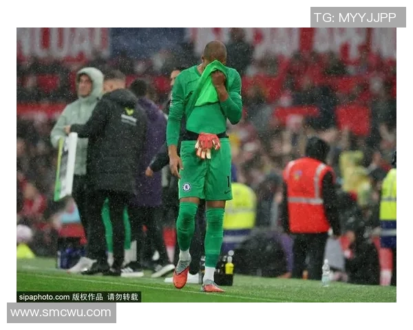 圆寸足球明星的传奇之路与背后的努力与坚持